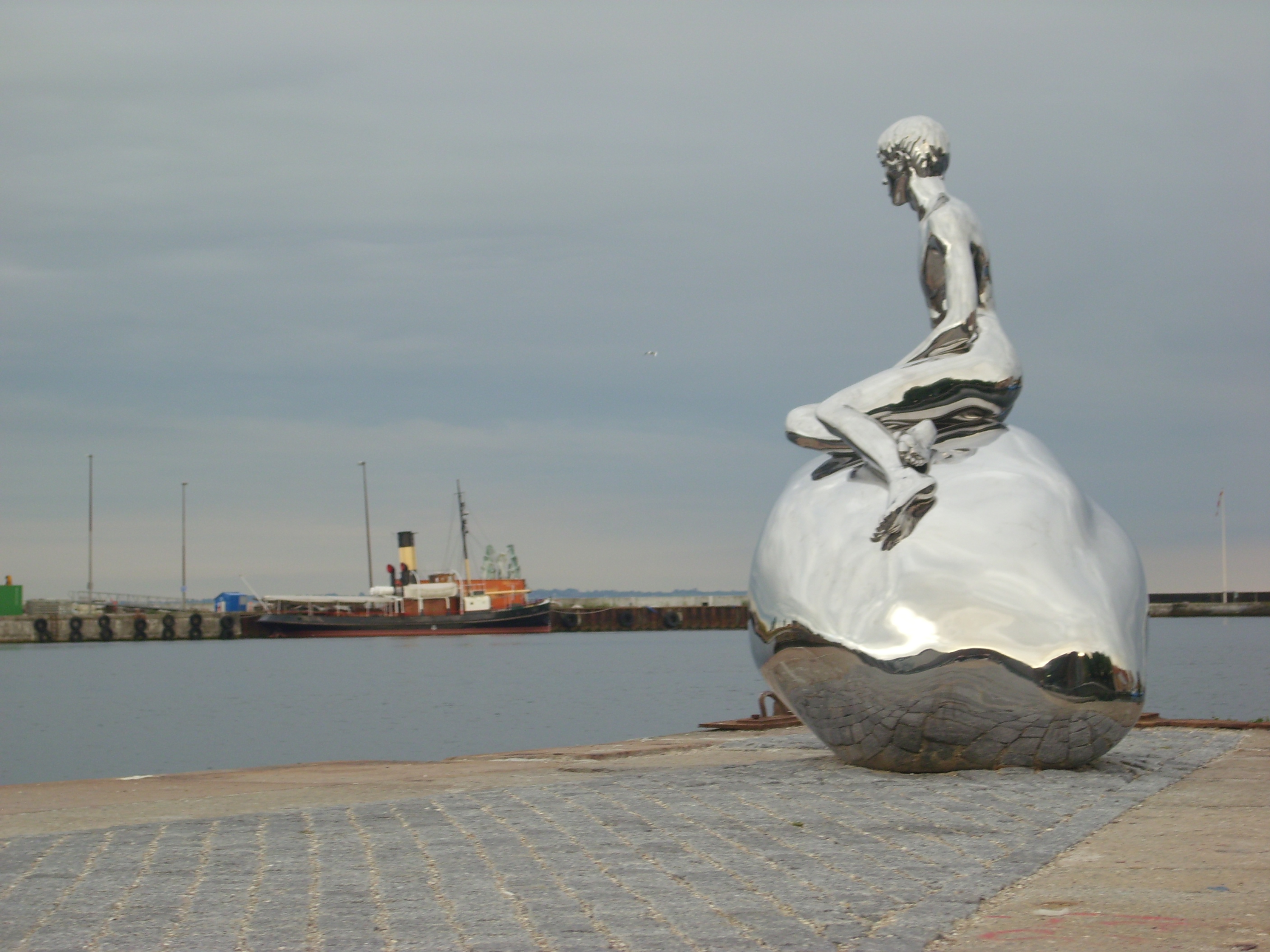 Das männliche Pendant zur Mermaid in Kopenhagen sitzt in Helsingør